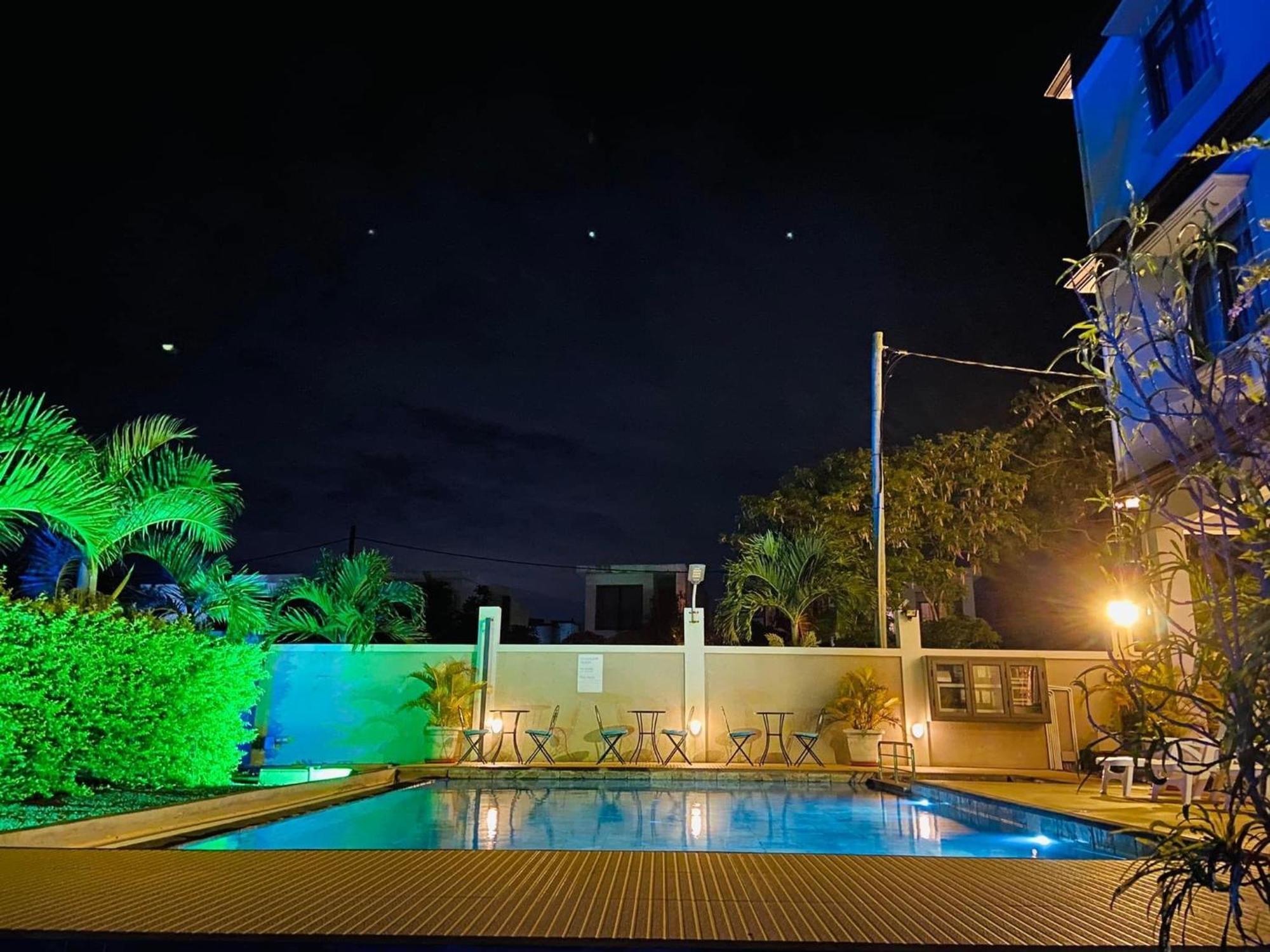 Morison Bay Hotel Гранд Байе Екстериор снимка